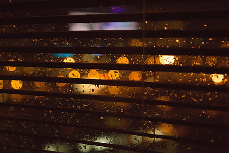 rozmazané, svetlá, dážď, okno, žalúzie, tmavé, noc