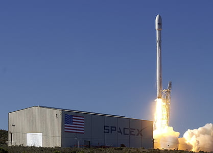 Lift-off, lancement de fusée, SpaceX, lancement, flammes, propulsion, espace
