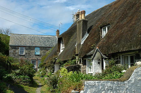 Inglaterra, Cornwall, techo de paja, casa de campo, jardín, verano, aldea