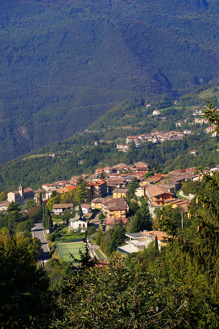 Tignale, Lago di Garda, Itálie, Západní břeh, na hory, Montecastello, krajina
