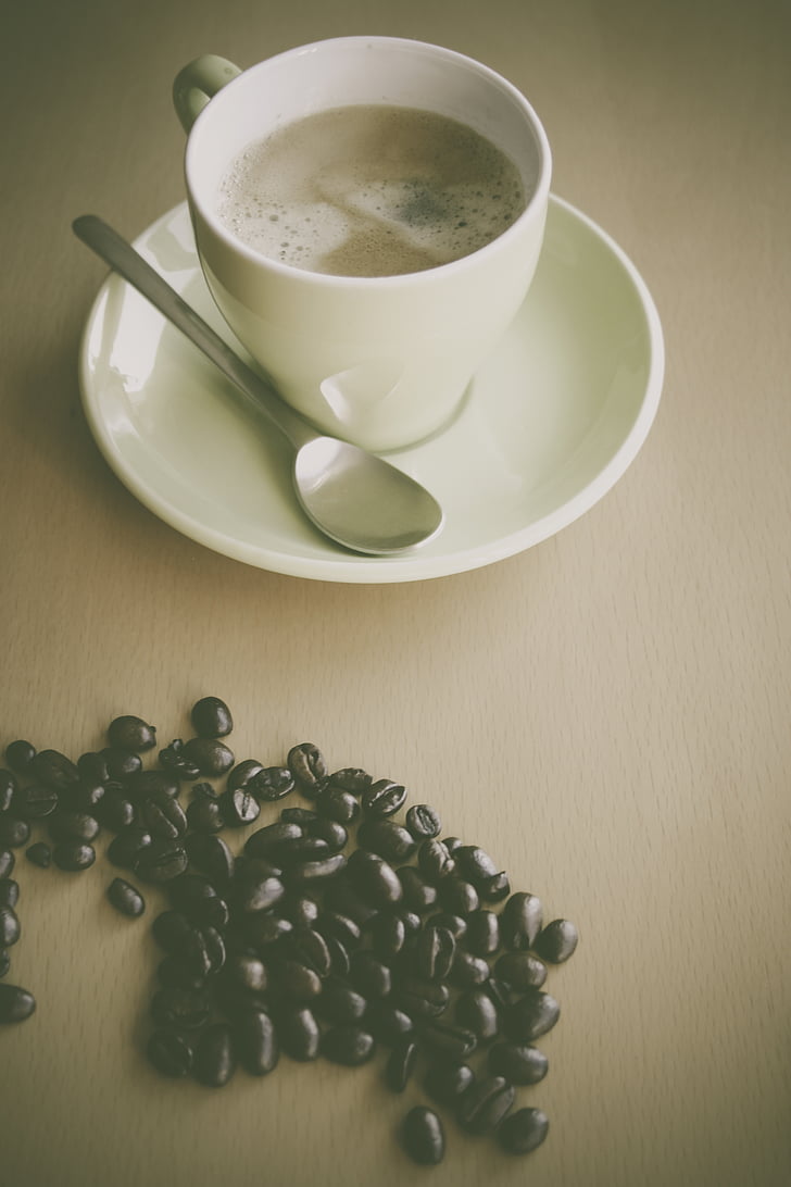 kofein, kava, kavna zrna, pokal, vrč, krožnik, žlico