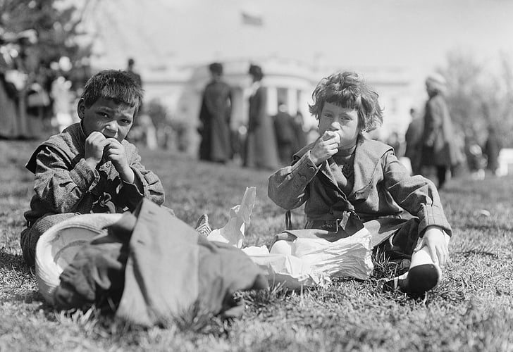 bambini, mangiare, sedersi, America, Stati Uniti d'America, bianco e nero, 1911