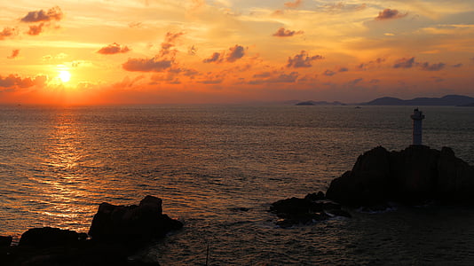 Das Meer, Gelassenheit, rote Wolke, Sonnenuntergang