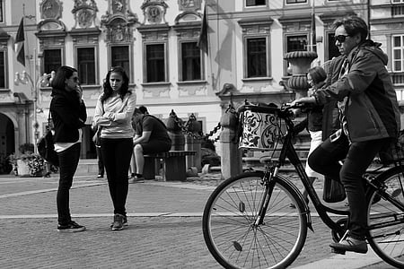 ciclista, ronda, Plaza, Checa budejovice, Chicas, mujer, fuente