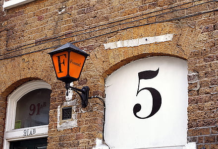 negro, naranja, Lámpara de pared, marrón, hormigón, edificio, estructura