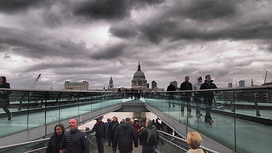London, England, St paul's, Millennium bridge, april, folk, London - England