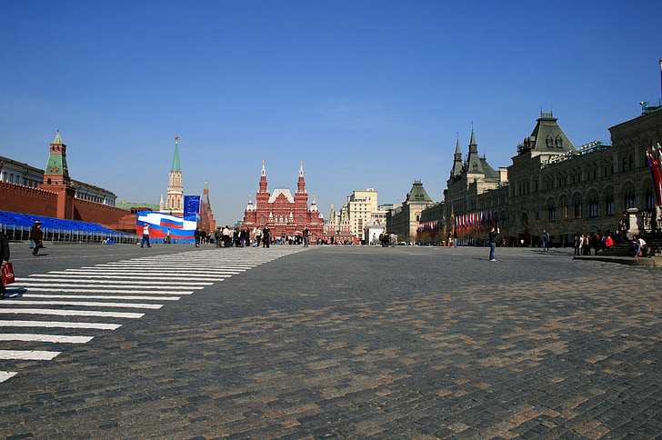 red square, moscow, paving, pedestrian lines, gum department shop, complex to right, kremlin wall