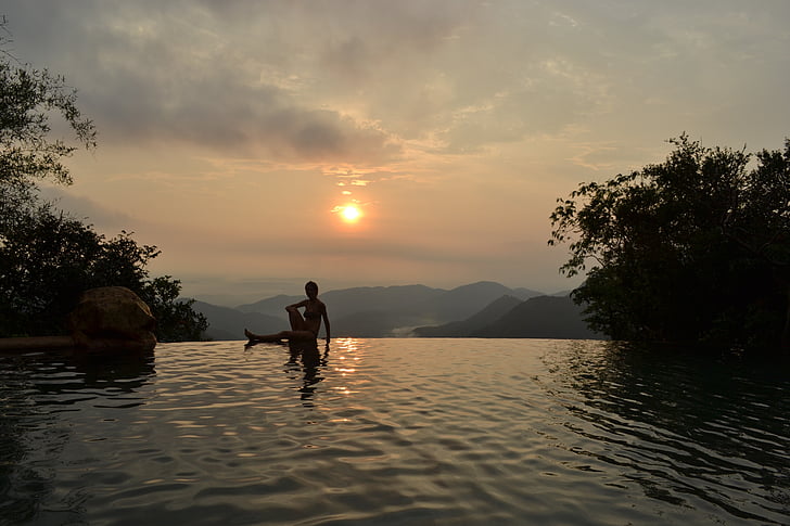 Wodospad, zachód słońca, basen, Indie, Goa