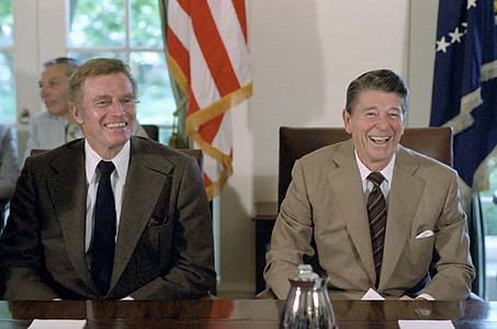 Ronald reagan, Charlton heston, 40è president, actor, presidencial tasca força, Casa Blanca sala Gabinet, 1981