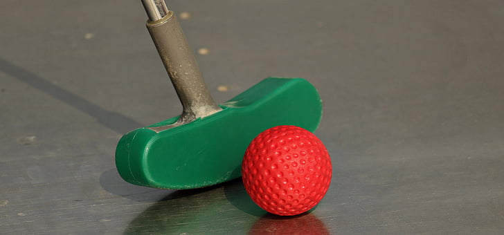 Minigolf, Mini Golf-club, Geschicklichkeitsspiel, Mini-Golf-ball, Kugel, Minigolf-Anlage, Hindernisse
