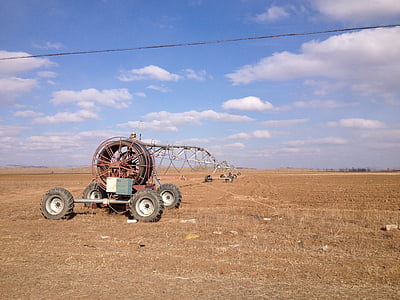 irrigazione di cerchio, cielo blu, macchinari, agricoltura, industria, campo, azienda agricola