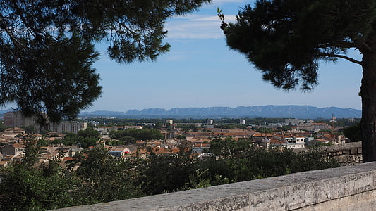 view, distant view, alpilles, chaine of the alpilles, lime stone necklace, limestone mountains, mountains