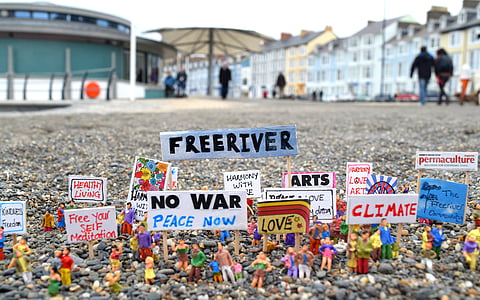 protest, modeller, kunst, artist, Joanna bond, ABERSYTWYTH, Wales