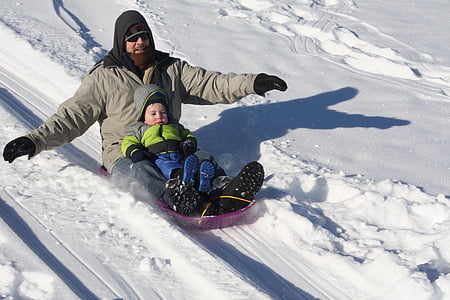 пързаляне с шейна, зимни, баща, син, сняг, спускане, движение