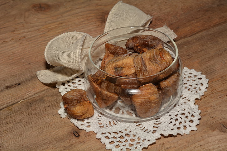 dried figs, healthy, sweet, dried fruit, wooden table