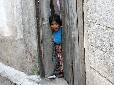 menina, Guatemala, feliz, se escondendo, curioso, bonito, criança