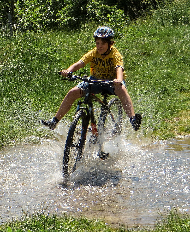 bicicleta, menino, aventura, teste de coragem, água, molhado, injetar
