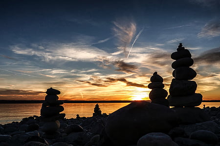 Захід сонця, камені, Лінійчата діаграма з камінням, кам'яні купи, цифри, Боденське озеро, небо