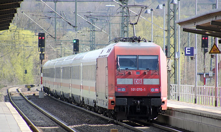 a Deutsche bahn, a vonat, br 101, IC, villamos mozdony, pályaudvar, db