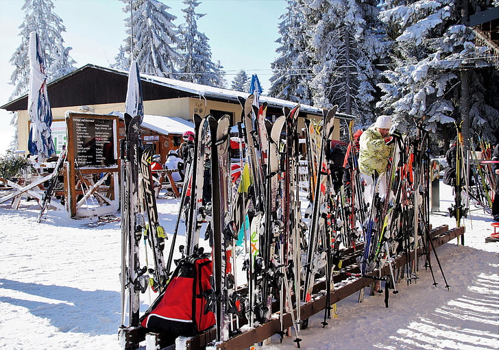 Ski areal, Ski, staan met ski 's, Skigebied, pauze, rest, winter