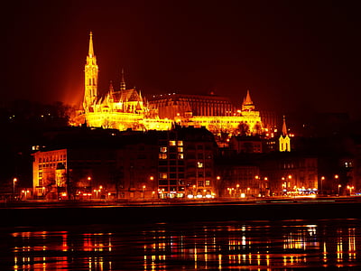 Bastione dei pescatori, Budapest, Chiesa di San Mattia, fotografia di notte, illuminato, Buda, punto di riferimento
