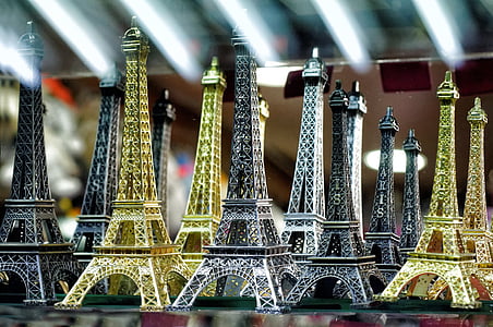 Torre Eiffel, suvenirs, mercado de Navidad, Turismo, oro, dinero