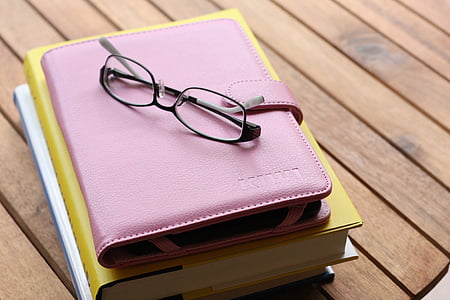 ulleres, comprimit, llibre, Oficina, fora, treballant, lectura
