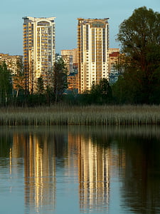 svyatoshyn estanque, bilychi, barrio, Kiev, Ucrania, edificios de apartamentos, reflexión