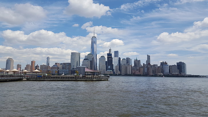 Manhattan, WTC, Hudson river, de skyline van de stad, stadsgezicht, wolkenkrabber, het platform