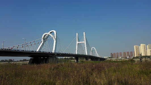 Longgang bridge, Hanjiang, hösten, i utkanten