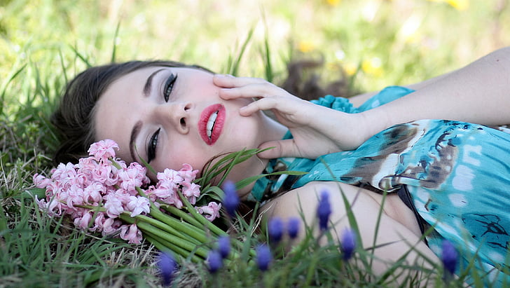 Děvče, Hyacint, květiny, Příroda, Krása, jaro, ženy