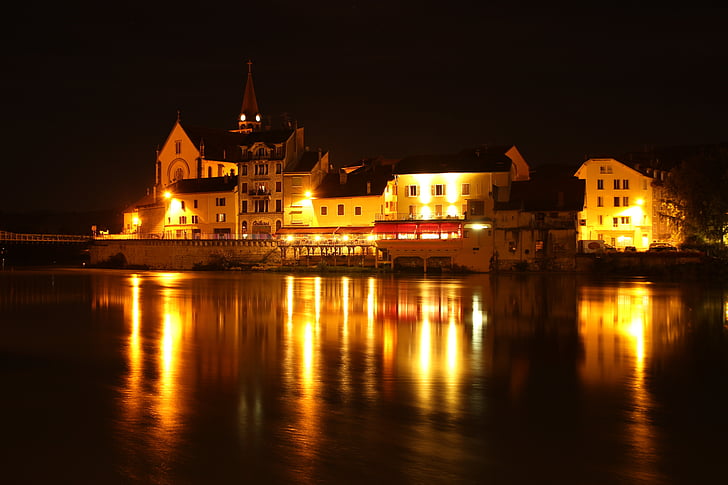 Seyssel in de, Frankrijk, Rhône, nacht, schemering, het platform, reflectie