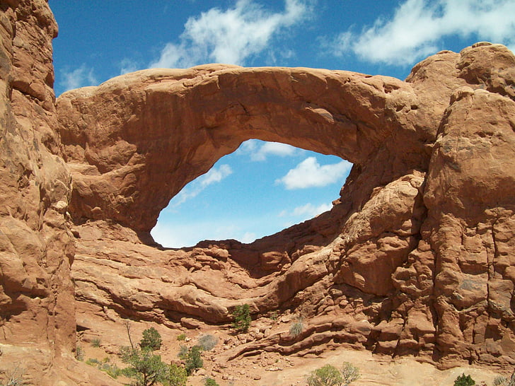 Moab, Arches Ulusal Parkı, kaya oluşumu, manzara, dağın tepesinde, doğa