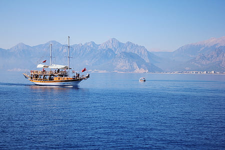 Địa Trung Hải, tôi à?, màu xanh, nhìn ra biển, con tàu, bầu trời xanh, phong cảnh