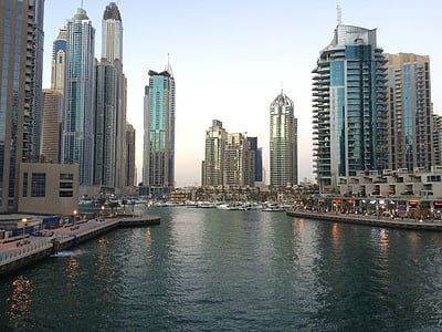 Dubai, felhőkarcoló, víz, Emirates, utazás, öböl, este