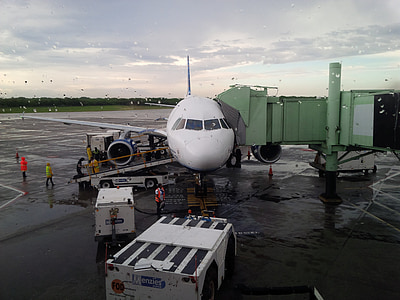 lennuk, vihm, Lennujaama, reisijatevedu, õhu transport
