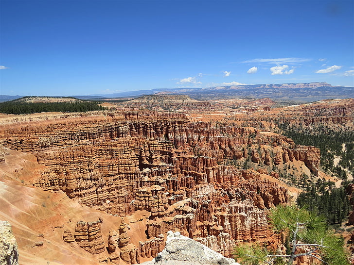 Bryce canyon, Utah, drumeţii, gresie rosie, cer albastru