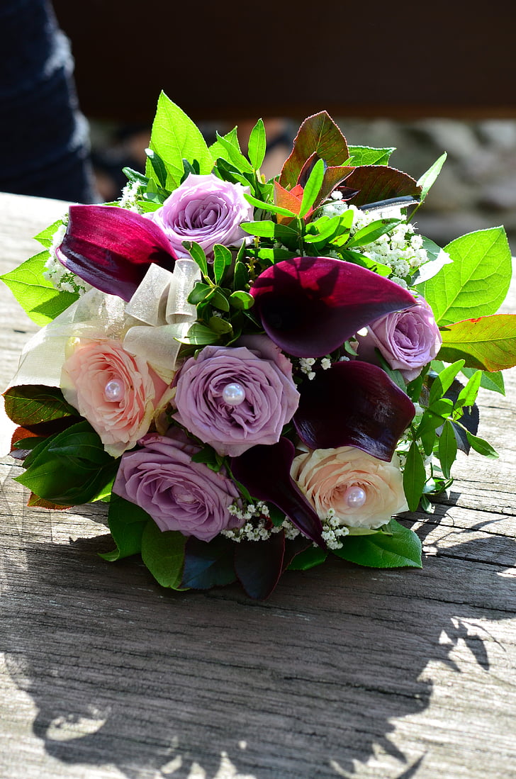 Phòng Trăng Hoa, đám cưới, bó hoa