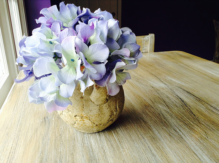 Hortensia, púrpura, flores, rústico, madera, tabla