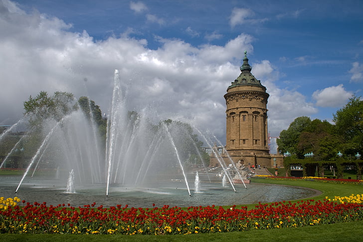 Mannheim, vattentorn, blommor, fontän