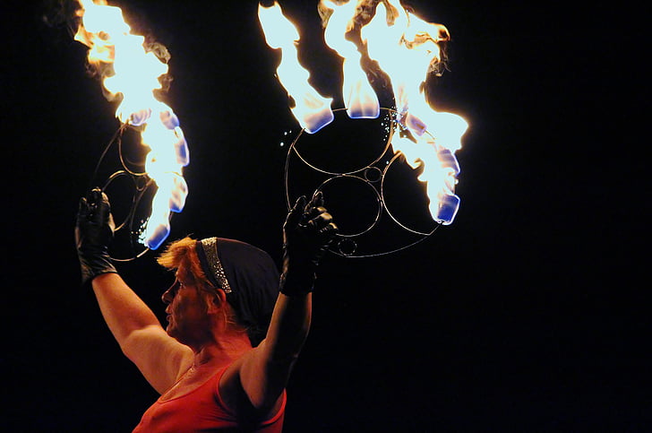 mujer, artista, fuego, espectáculo de fuego, demostración, quemar, caliente