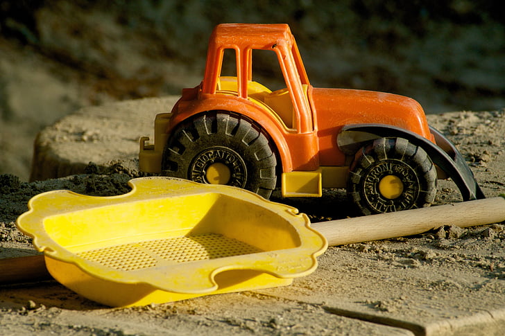 sita, traktor, pijesak, pokriti vrećama pijeska igračke