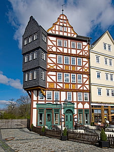 Neu-anspach, Hesse, Německo, Hesse park, staré město, fachwerkhaus, Krov