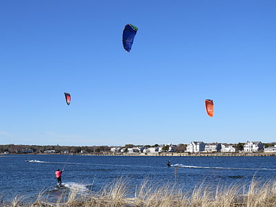 Kitesurfing, kiting, windsurfere, vinter surfing, havet, Cape cod