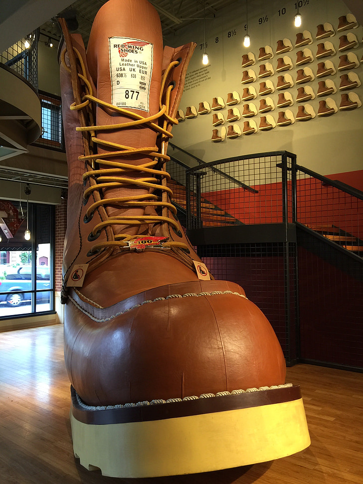 Punakylkirastas, Minnesota, maailman suurin etu, kenkä