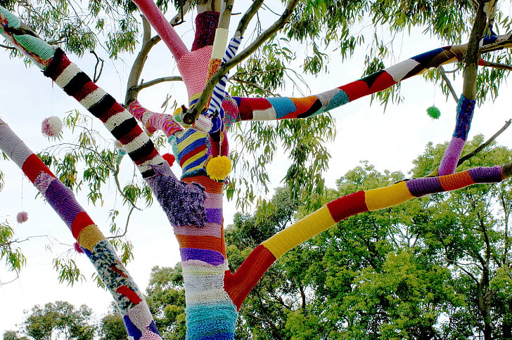 yarn bomb, guerrilla knitting, tree, graffiti, street art, knitter, stitches