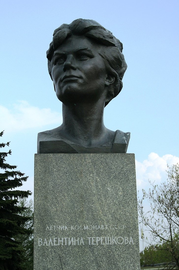 první žena ve vesmíru, socha, astronaut, Památník, Valentina Těreškovová, Ruština, mimo