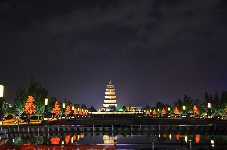 Xi'an, den stora wild goose pagoden, nattvisning