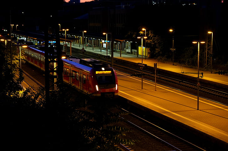 Plattform, Zug, Bahnhof, Bahngleise, Bahn-tickets, Warte, Bahnverkehr
