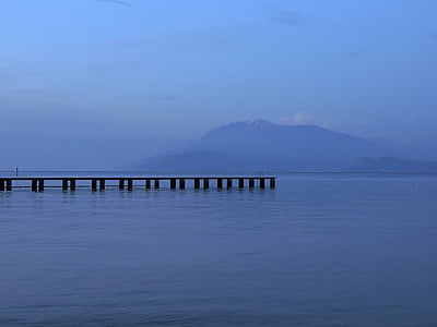 湖, 桟橋, シルミオーネ, イタリア, ガルダ湖, 空, 雲